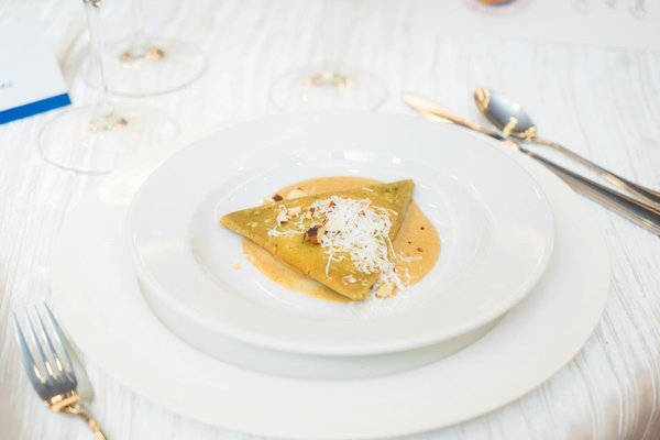 Nurturing Nature and Neighborhoods: How Urban Beekeeping Transforms Biodiversity and Health