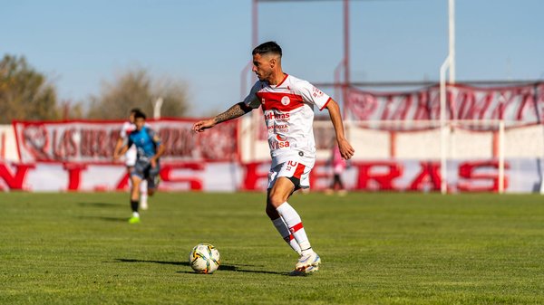 What Are the Key Trends in UK Women's Evening Wear?