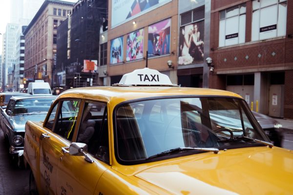 Stress-free taxi transfers: Lyon airport awaits you 24/7